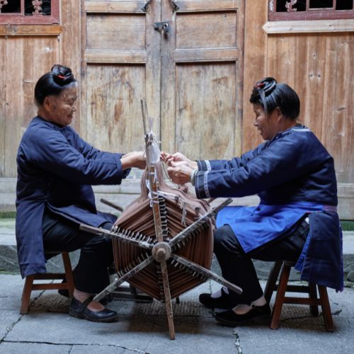 savoir faire textiles traditionnels et tissage en sororité chez les minorités du sud de la Chine